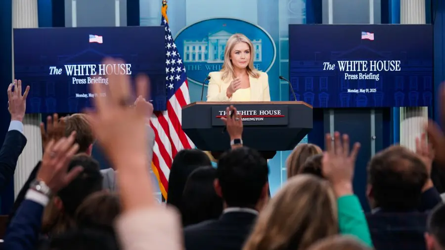 New media member asks Leavitt about Clinton conspiracy theory 