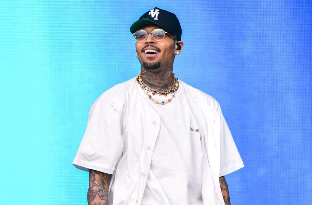 Is It Givin’? Chris Brown Shocks The Innanet With Jaw-Dropping New Look (PHOTO)