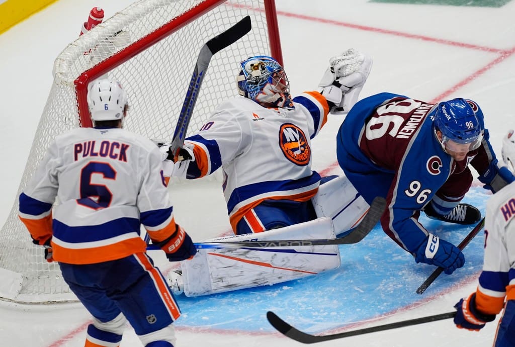 Ilya Sorokin looks like stellar self in return as Islanders top Avalanche for season’s first win