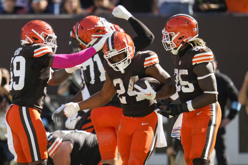 Browns RB Nick Chubb makes return from knee injury, scores first rushing TD since 2022