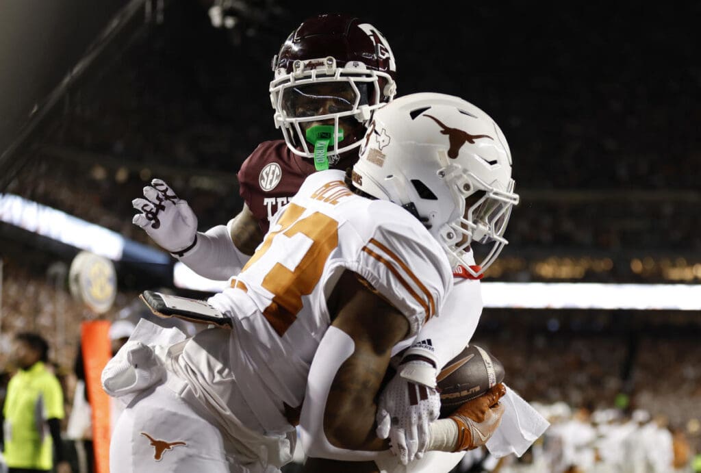 No. 3 Texas holds off No. 20 Texas A&M to clinch spot in SEC title game against No. 7 Georgia