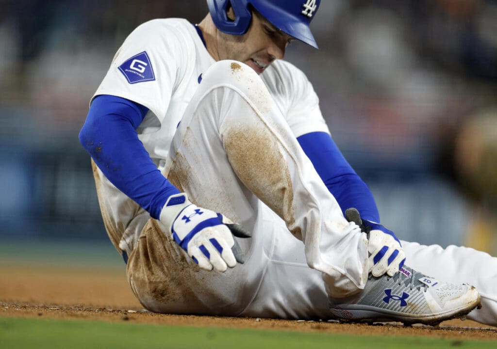 Dodgers’ Freddie Freeman undergoes surgery on right ankle, expected to participate in spring training