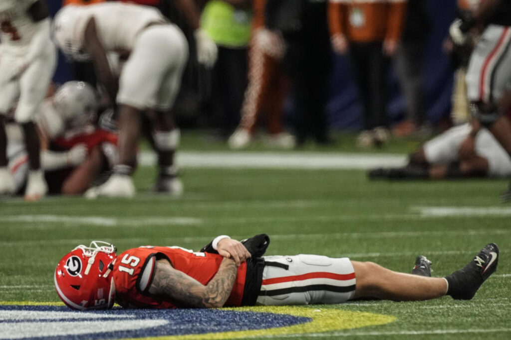 Georgia’s Carson Beck knocked out of SEC championship after hit at the end of the first half