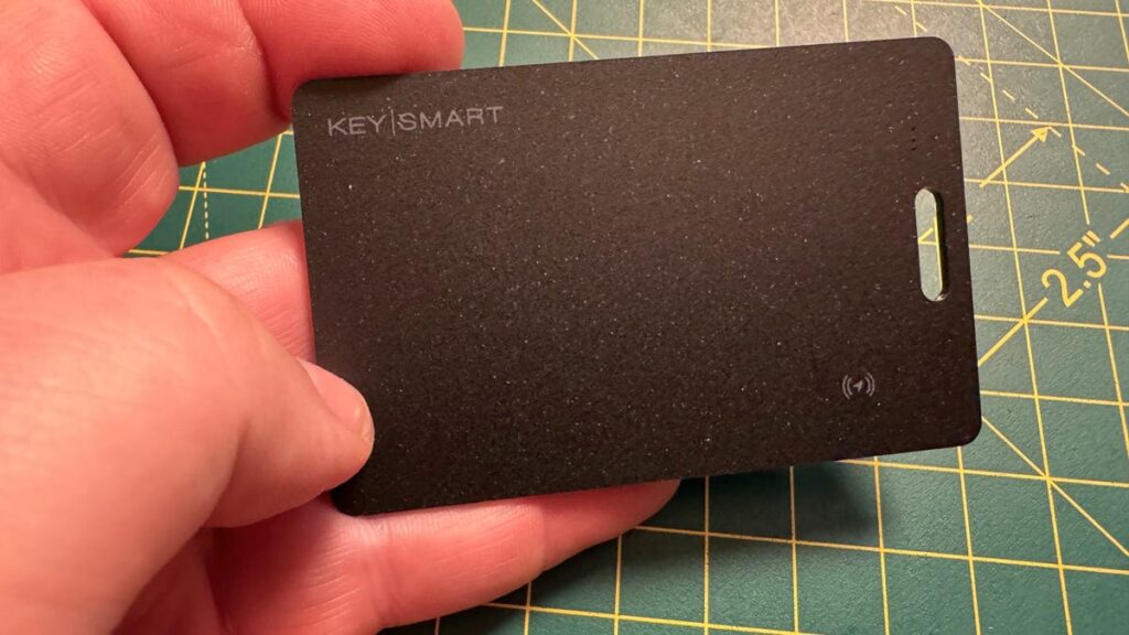 I found a wallet AirTag alternative that’s more functional than Apple’s