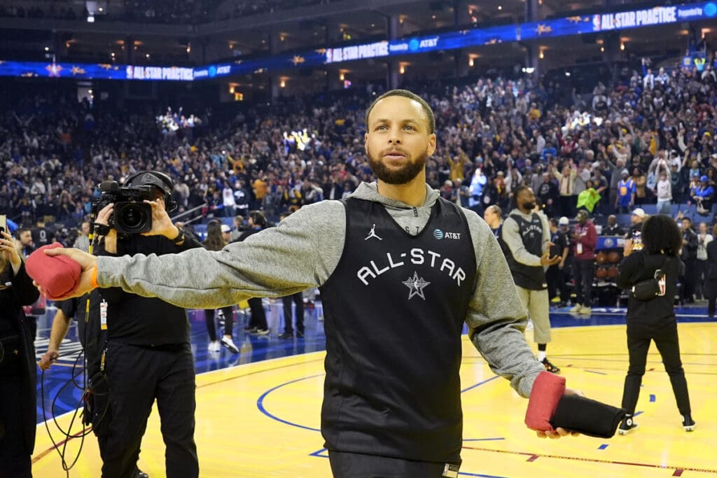 NBA All-Star 2025: Stephen Curry makes spectacular backward, no-look half-court shot at practice