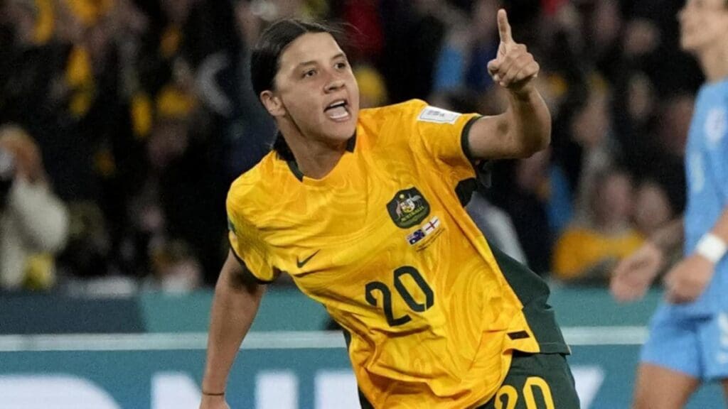 Sam Kerr steps up recovery from ACL injury as she joins Chelsea at training camp