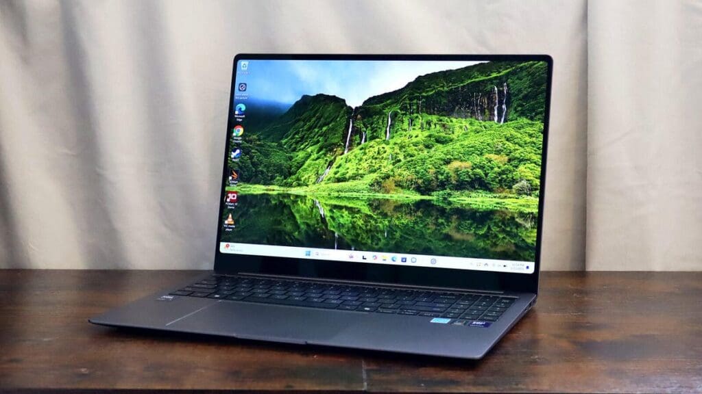 Samsung’s new flagship laptop rivals the MacBook Pro, and it’s not just because of the display