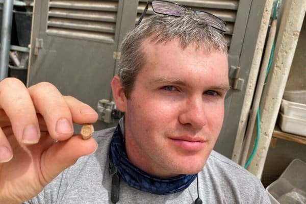 Ancient clay seal with biblical name found near Temple Mount in Jerusalem