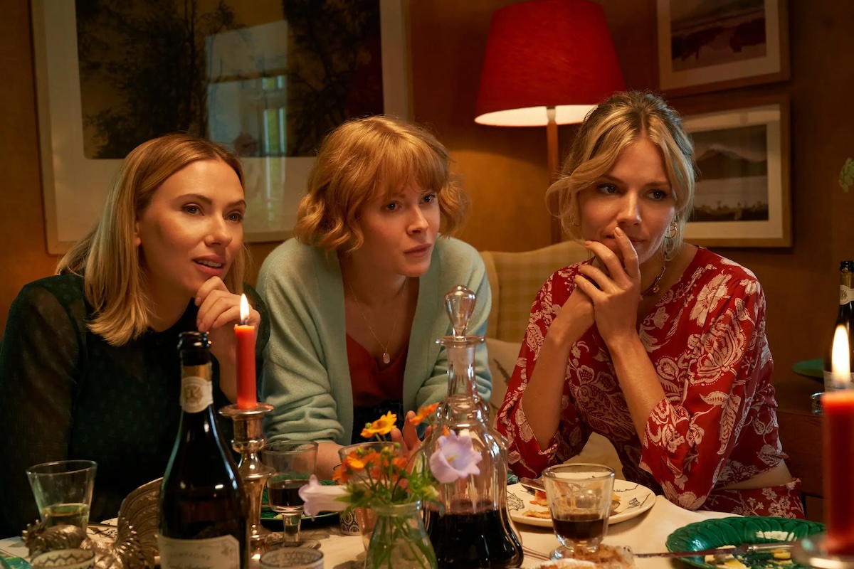 ‘My Mother’s Wedding’ Review: Scarlett Johansson and Sienna Miller Play Sisters in a Warm Family Dramedy