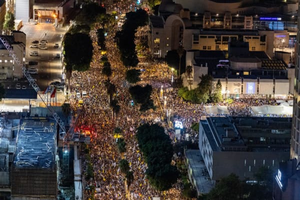 Massive rallies across Israel cap day-long hostage protest strike; Impressed US officials reportedly send photos to Trump